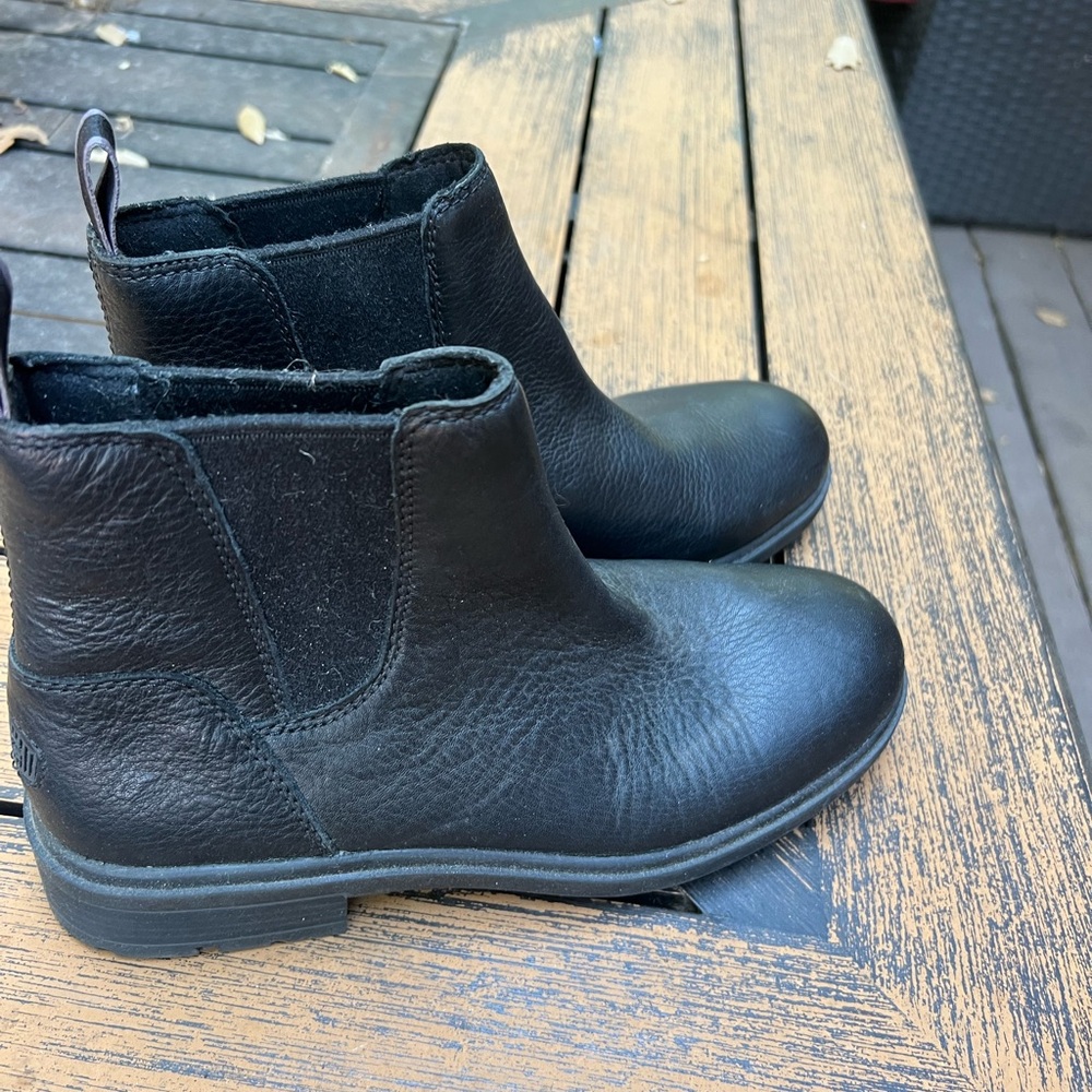 Ugg Harrison Chelsea Boot View 5